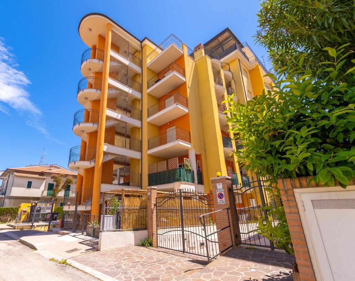 Residence Palazzo Sayonara 托尔托雷托 外观 照片