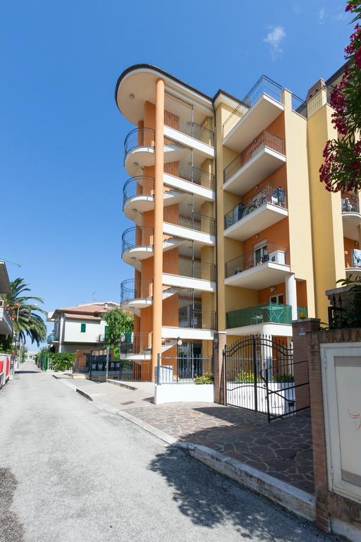 Residence Palazzo Sayonara 托尔托雷托 外观 照片